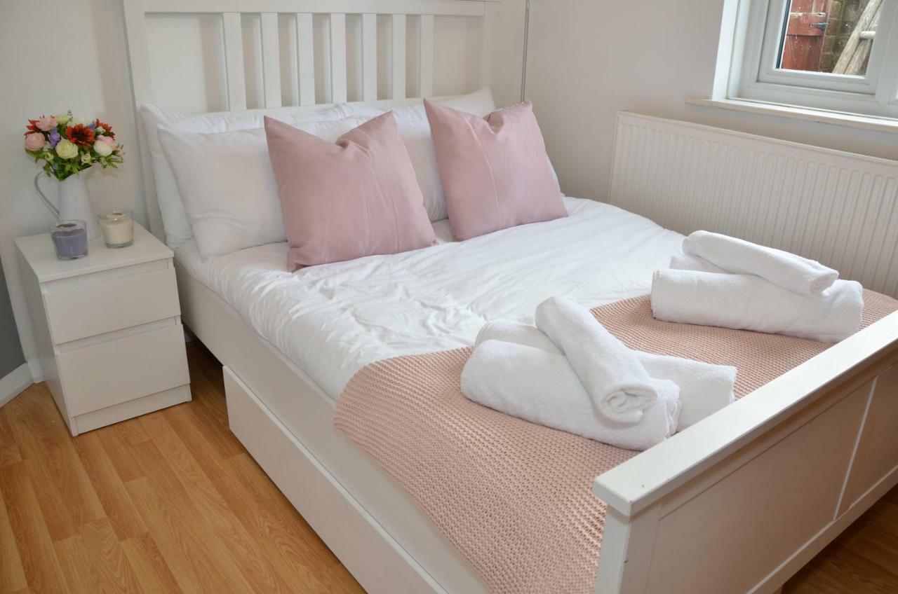 Croydon Apartment With Parking London Ngoại thất bức ảnh