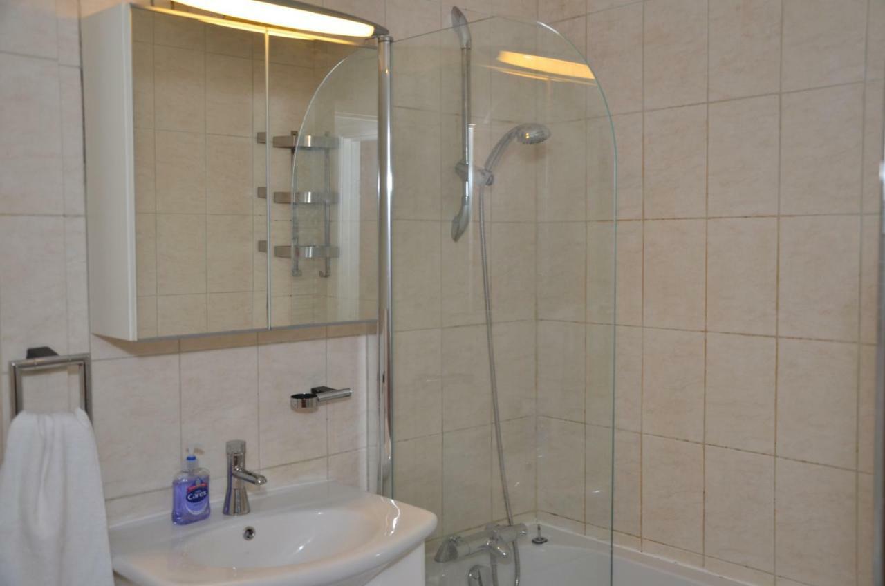 Croydon Apartment With Parking London Ngoại thất bức ảnh